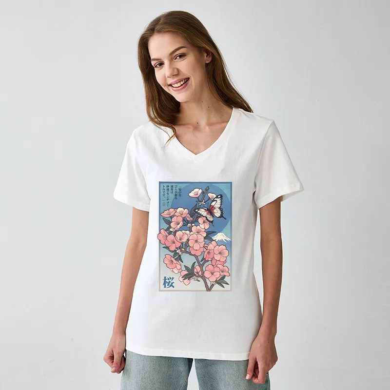 Tokyo-Tiger Ukiyoe Japanese Cherry blossoms Poster V-Neck Classic T-Shirt