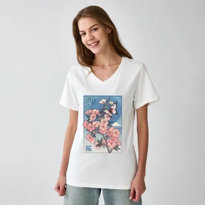 Tokyo-Tiger Ukiyoe Japanese Cherry blossoms Poster V-Neck Classic T-Shirt