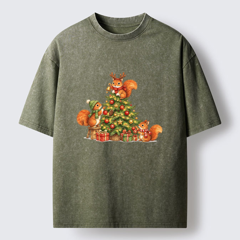 Tokyo-Tiger Cute Squirrels Decorating Christmas Tree Washed T-Shirt