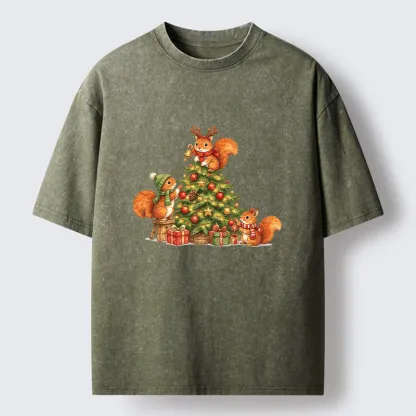 Tokyo-Tiger Cute Squirrels Decorating Christmas Tree Washed T-Shirt
