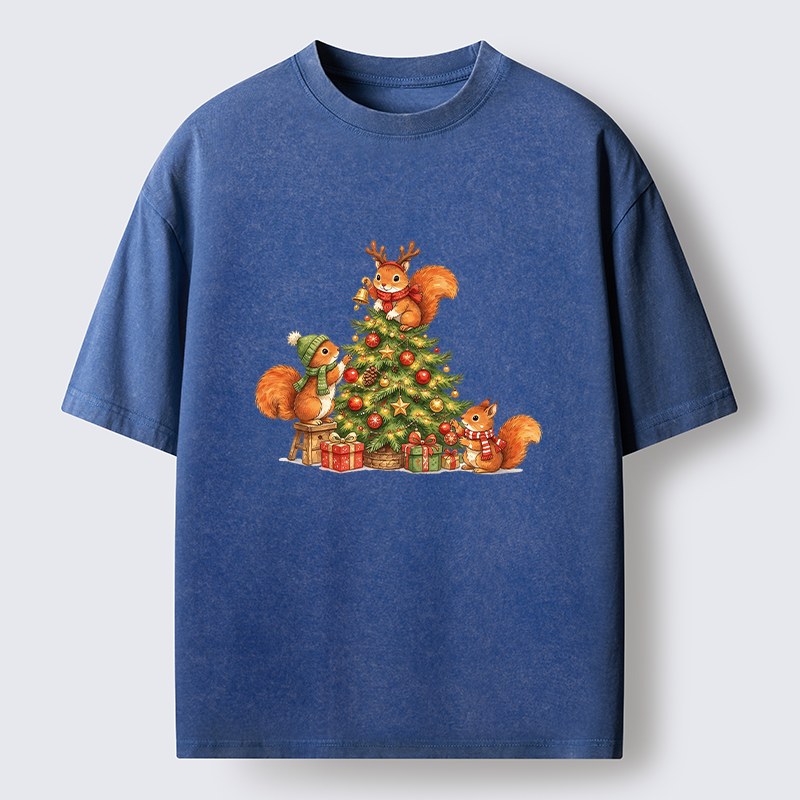 Tokyo-Tiger Cute Squirrels Decorating Christmas Tree Washed T-Shirt