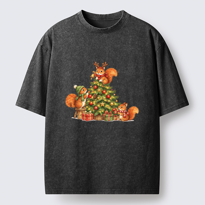 Tokyo-Tiger Cute Squirrels Decorating Christmas Tree Washed T-Shirt