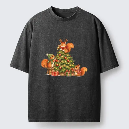 Tokyo-Tiger Cute Squirrels Decorating Christmas Tree Washed T-Shirt