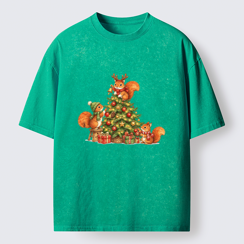 Tokyo-Tiger Cute Squirrels Decorating Christmas Tree Washed T-Shirt