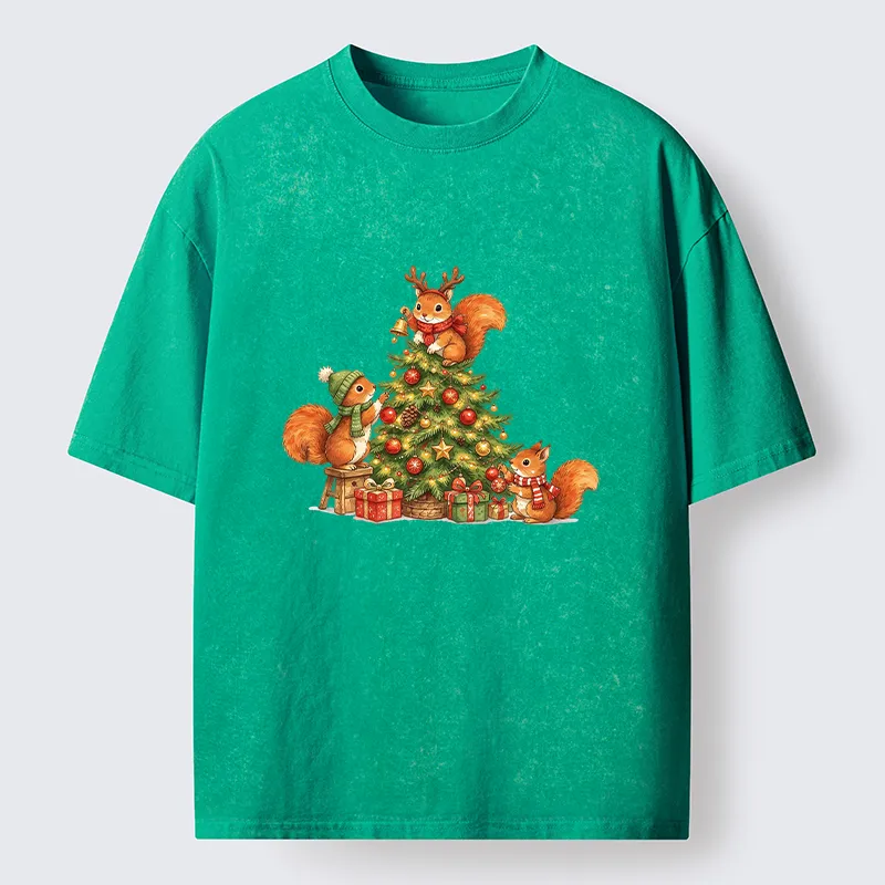 Tokyo-Tiger Cute Squirrels Decorating Christmas Tree Washed T-Shirt
