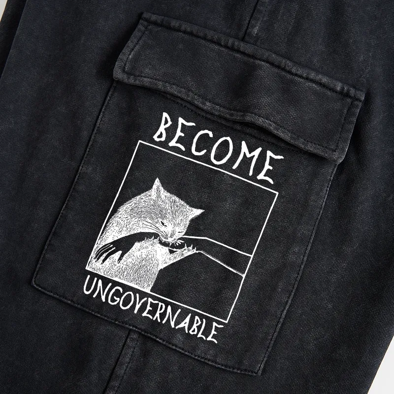 Tokyo-Tiger Cat Biting Arm Washed Utility Sweatpants