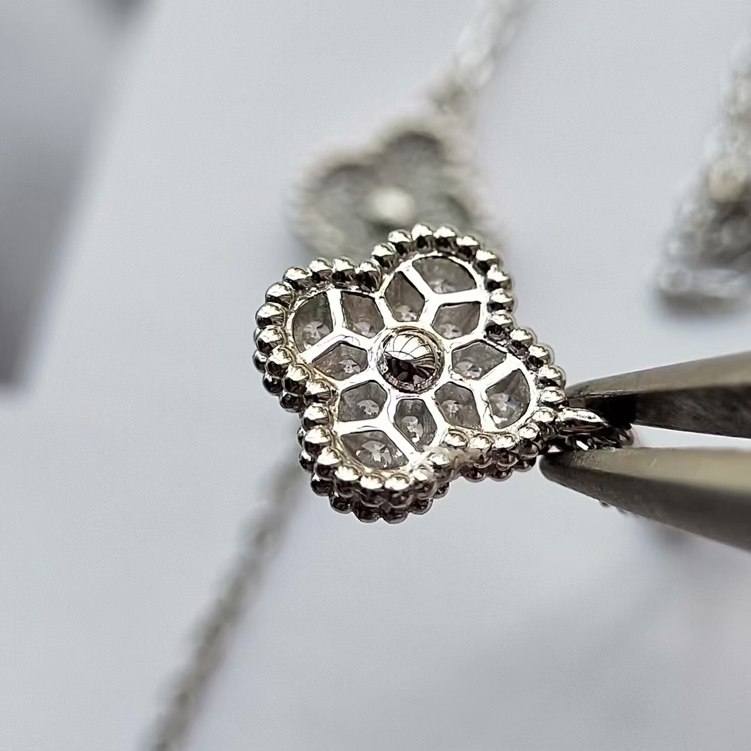 Buy replica Van Cleef & Arpels Full Diamond Mini Six Clover Bracelet 6 Motifs and replica jewelry from PICKS Jewelry