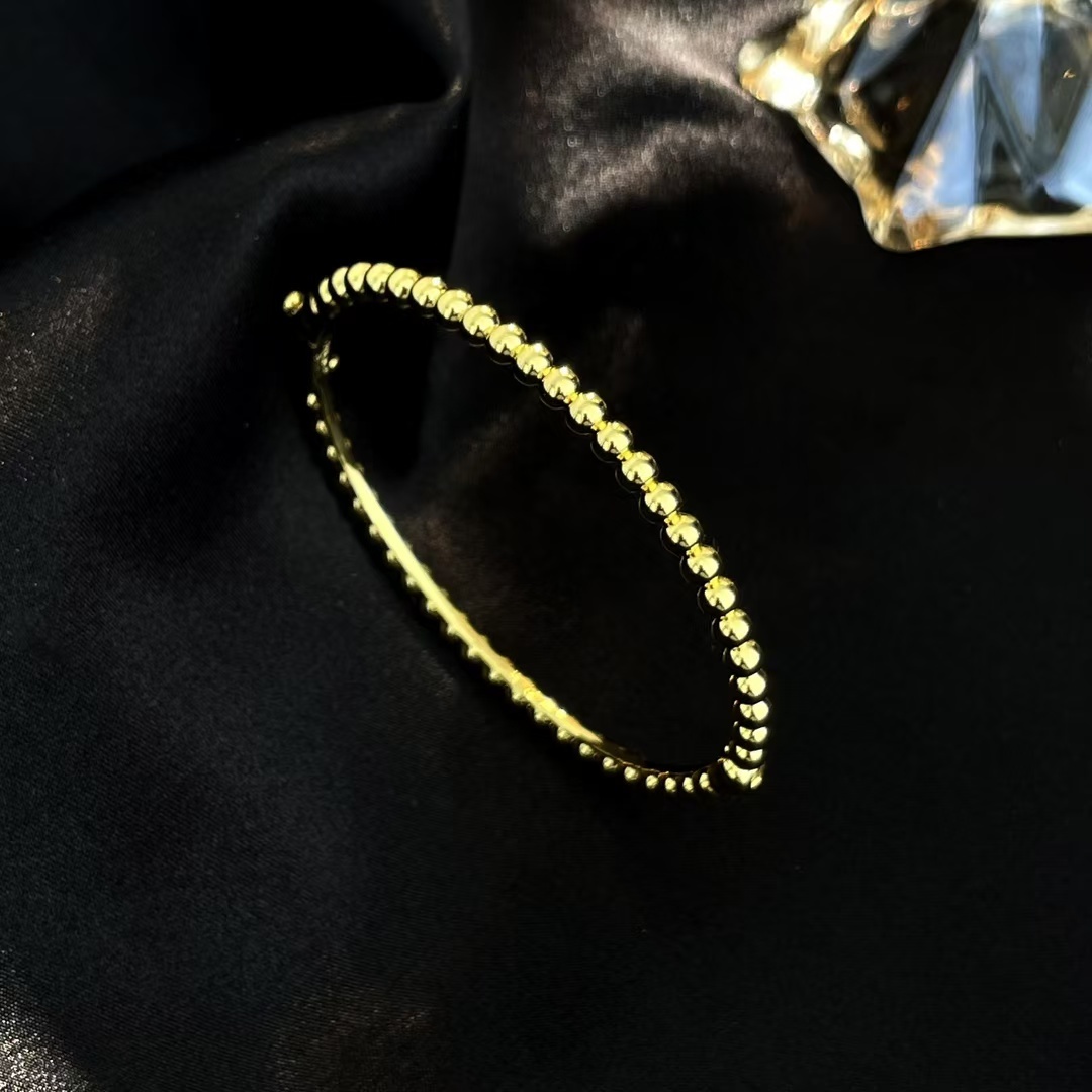 Buy replica Van Cleef & Arpels Perlée Pearls of Gold Bracelet - Medium Bangle and replica jewelry from PICKS Jewelry
