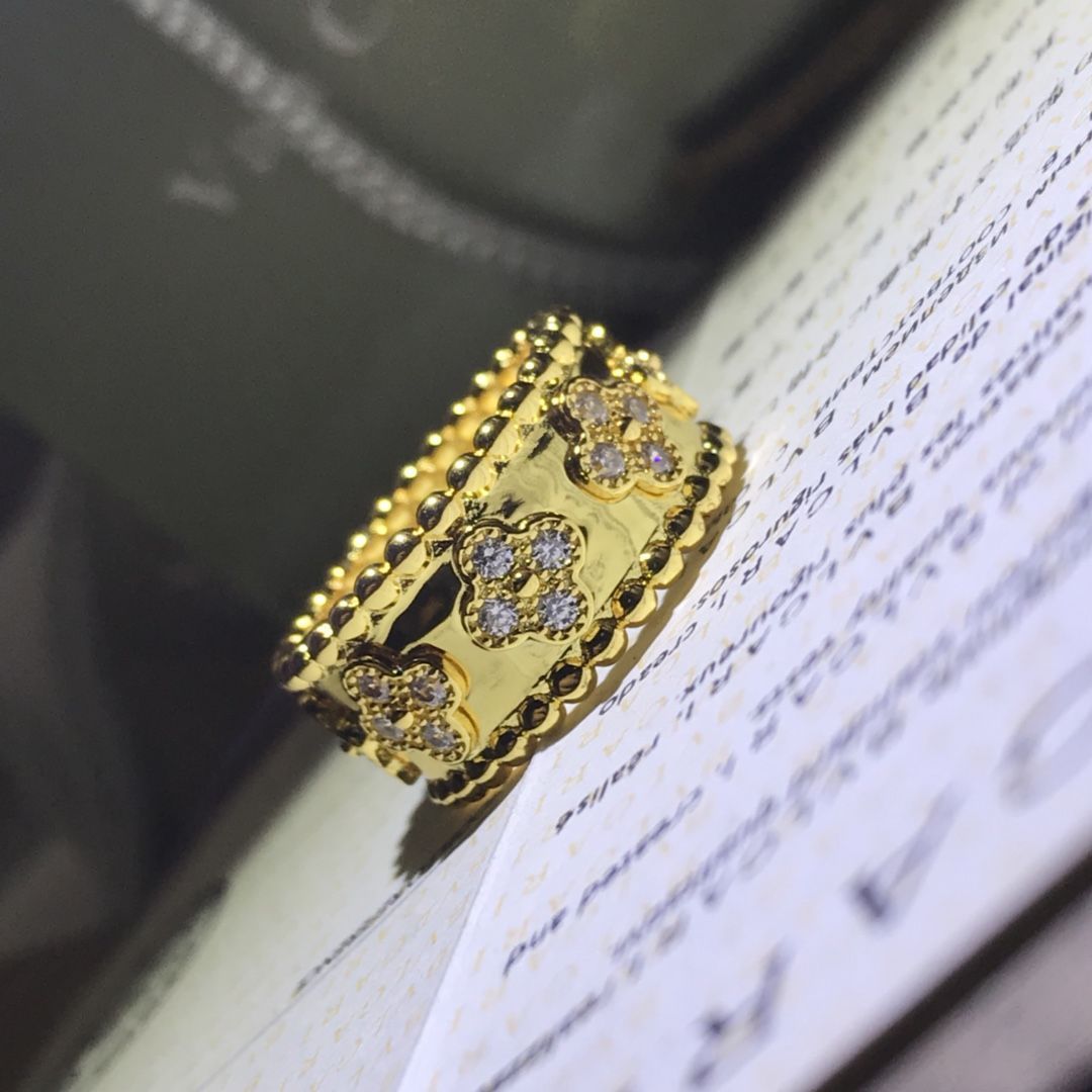Buy replica Van Cleef & Arpels Wide Four Leaf Clover Ring and replica jewelry from PICKS Jewelry