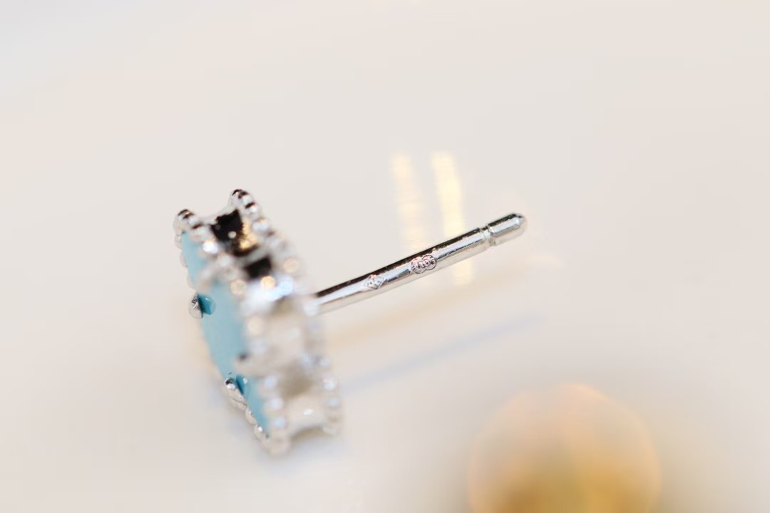Buy replica Van Cleef & Arpels Sweet Alhambra Earstuds Earring - Mini and replica jewelry from PICKS Jewelry