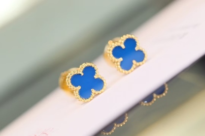 Buy replica Van Cleef & Arpels Earstuds Earring - Mini and replica jewelry from PICKS Jewelry