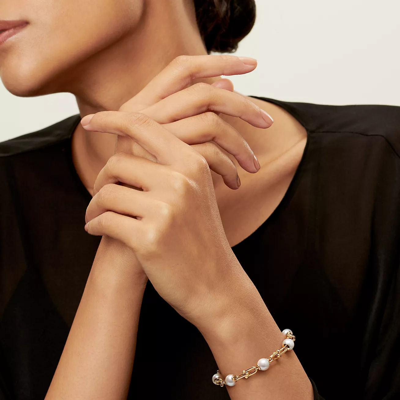Buy replica Tiffany HardWear Link Bracelet with Freshwater Pearls and replica jewelry from PICKS Jewelry