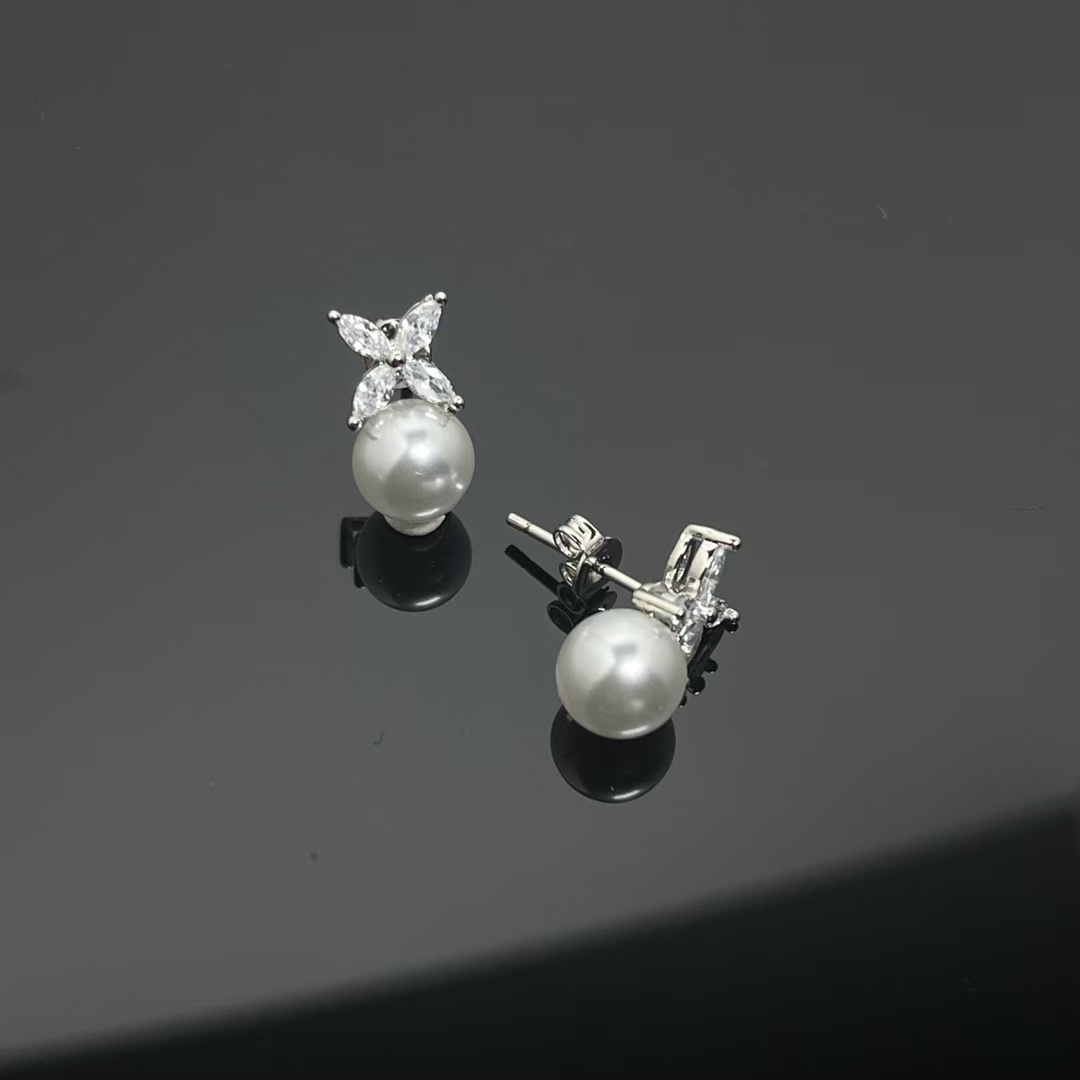 Buy replica Tiffany Victoria Pearl Earrings and replica jewelry from PICKS Jewelry
