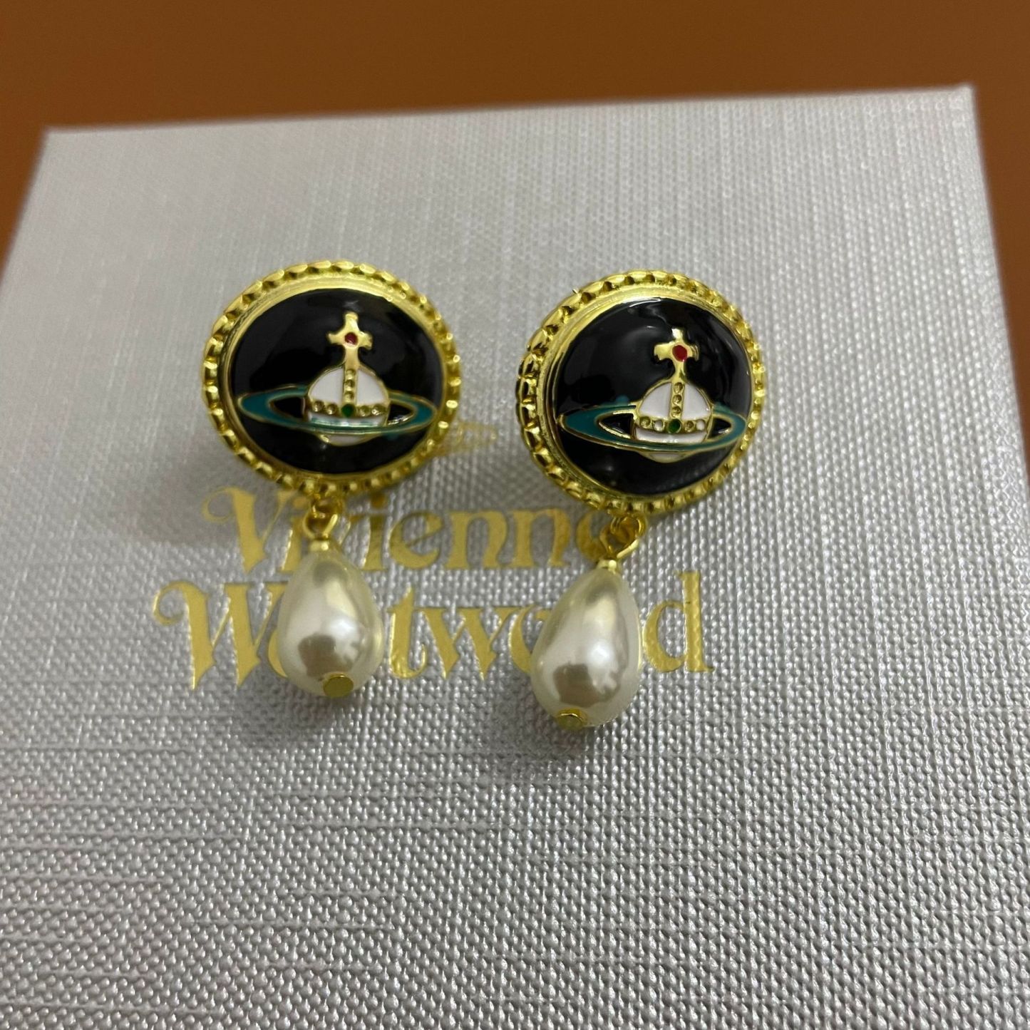 Buy replica Vivienne Westwood Enamel Saturn Waterdrop Pearl Earrings and replica jewelry from PICKS Jewelry