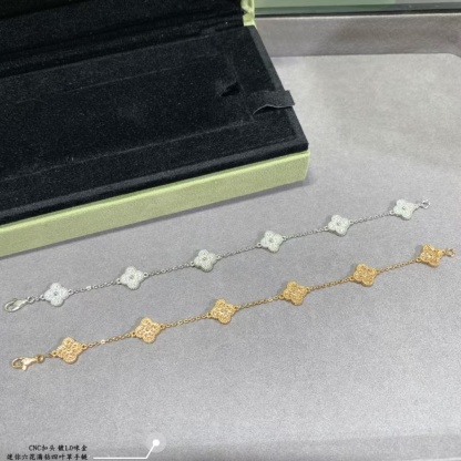 Buy replica Van Cleef & Arpels Full Diamond Six Clover Bracelet 0.9mm and replica jewelry from PICKS Jewelry