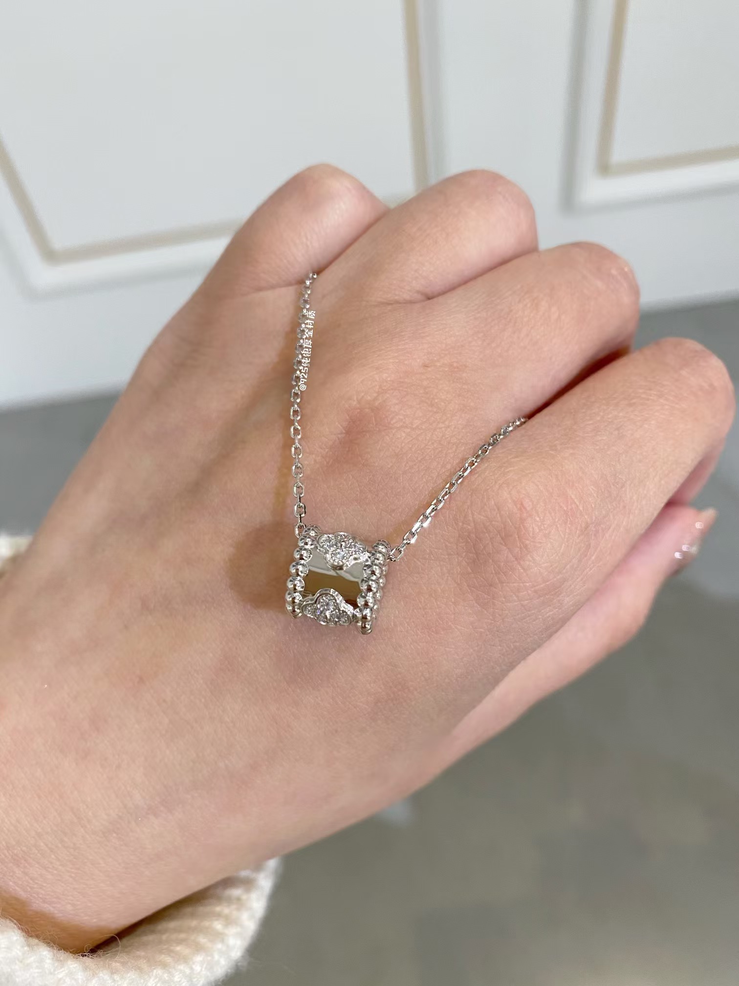 Buy replica Van Cleef & Arpels Perlée Clovers Pendant Necklace and replica jewelry from PICKS Jewelry