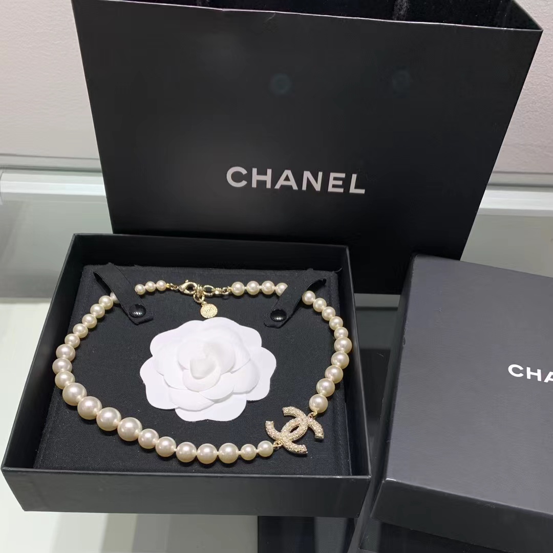 Buy replica Chanel Vibe Gradient Pearl Necklace and replica jewelry from PICKS Jewelry