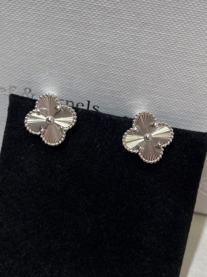 Buy replica Van Cleef & Arpels Vintage Alhambra Earrings and replica jewelry from PICKS Jewelry