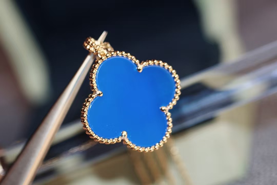 Buy replica Van Cleef & Arpels Vintage Alhambra Pendant Necklace - Large and replica jewelry from PICKS Jewelry