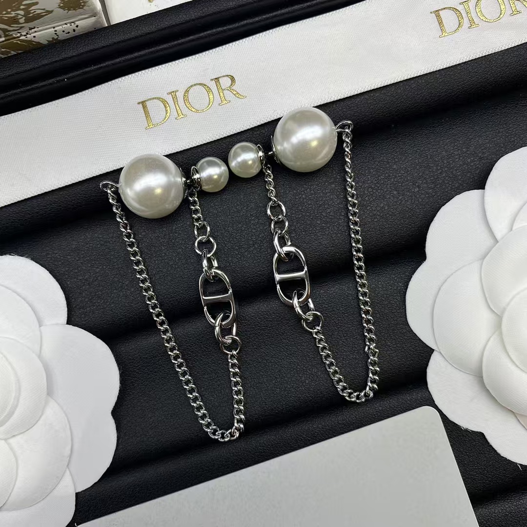 Buy replica Dior Chain Dangle Pearl Earrings and replica jewelry from PICKS Jewelry