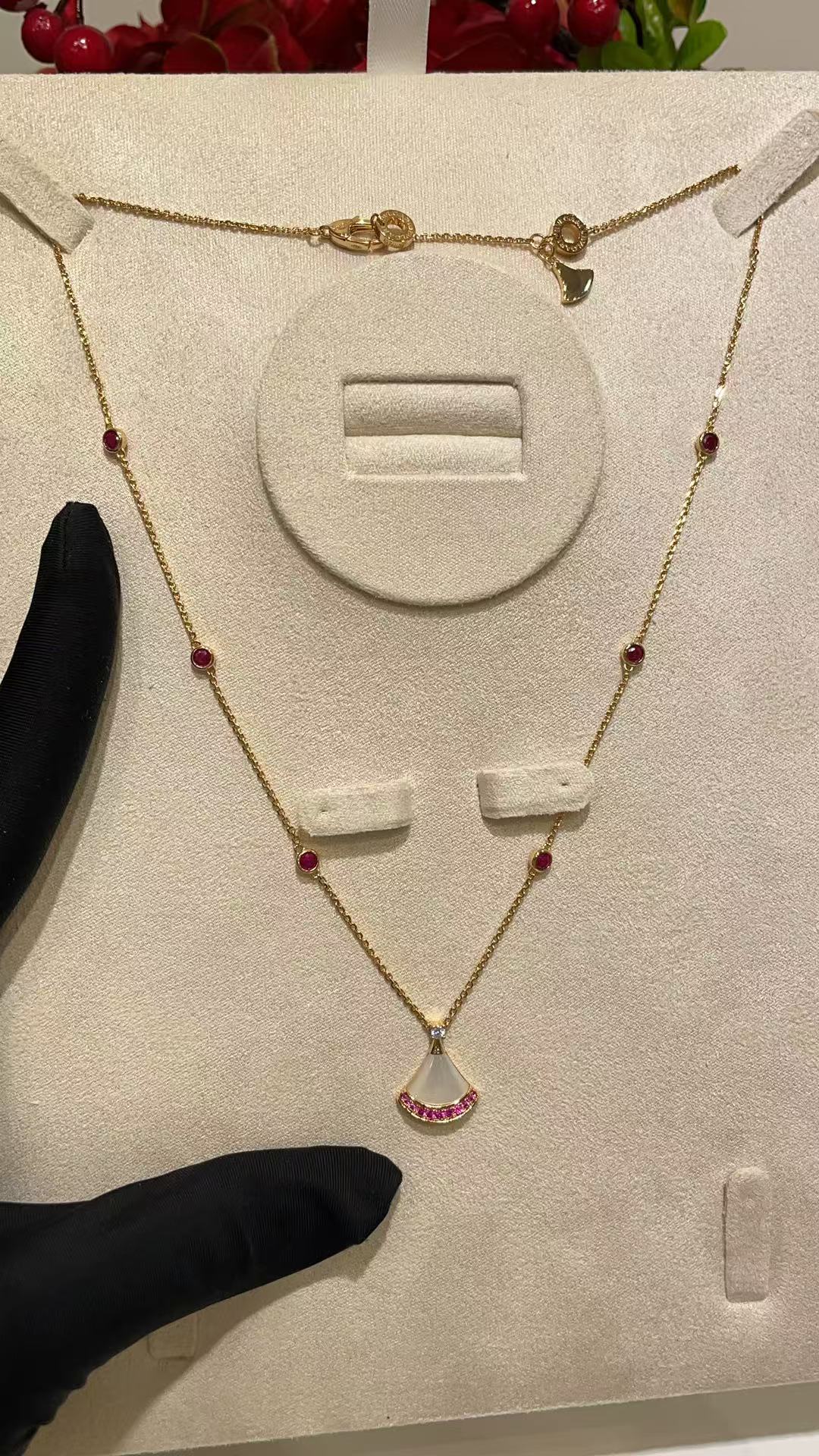Buy replica Bvlgari Divas' Dream Necklace and replica jewelry from PICKS Jewelry