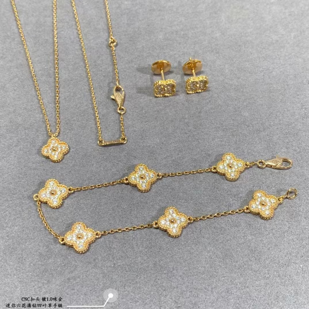 Buy replica Van Cleef & Arpels Full Diamond Six Clover Bracelet 0.9mm and replica jewelry from PICKS Jewelry
