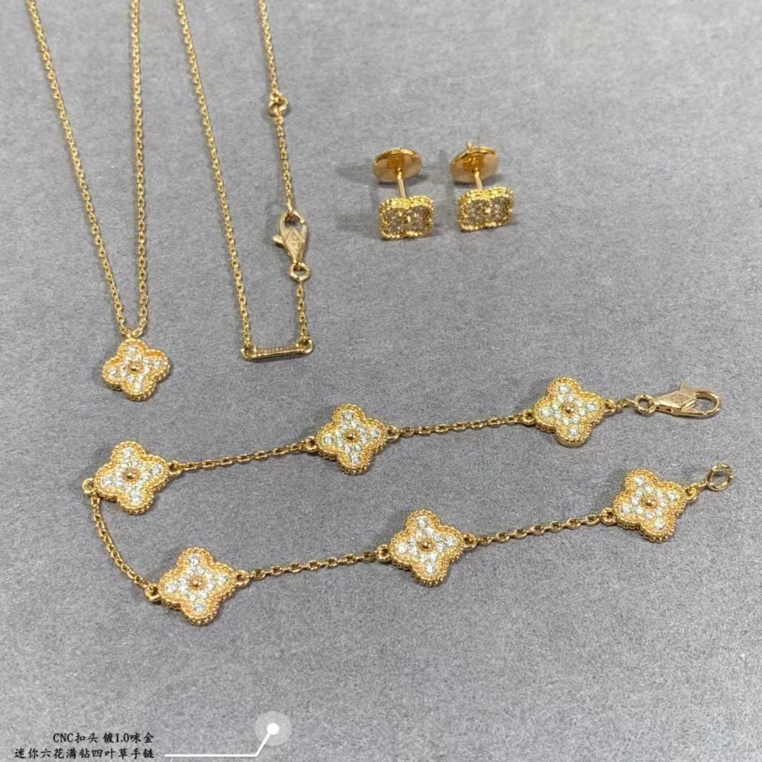 Buy replica Van Cleef & Arpels Full Diamond Six Clover Bracelet 0.9mm and replica jewelry from PICKS Jewelry