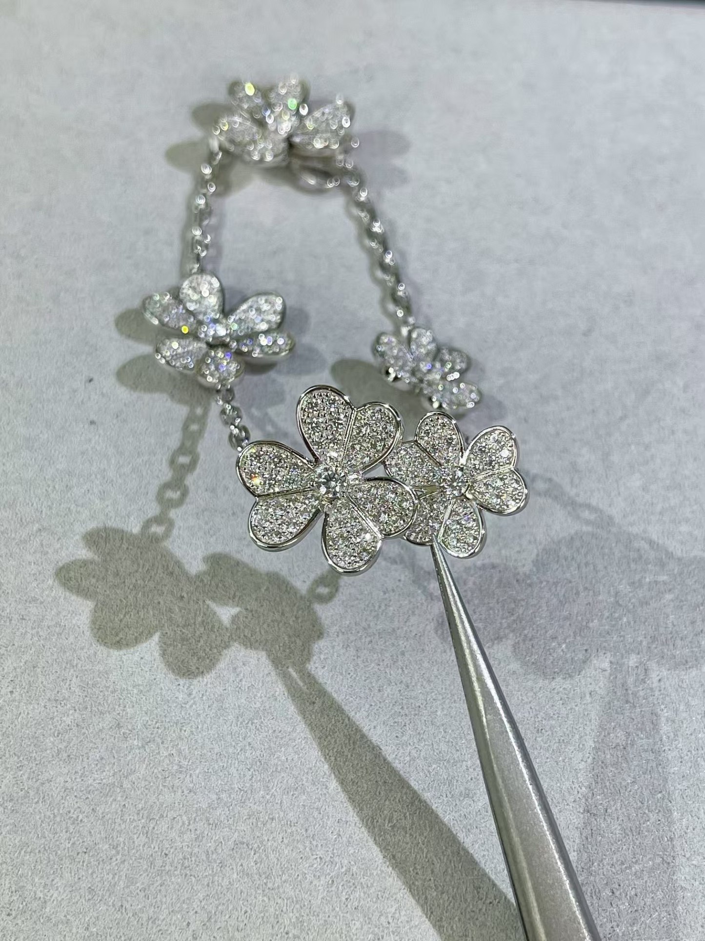 Buy replica Van Cleef & Arpels Frivole Bracelet 5 Flowers and replica jewelry from PICKS Jewelry