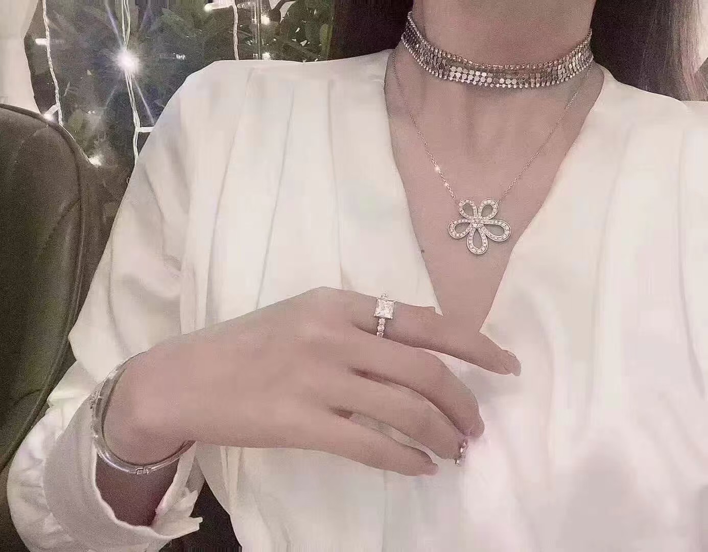 Buy replica Van Cleef & Arpels Flowerlace Pendant Necklace and replica jewelry from PICKS Jewelry