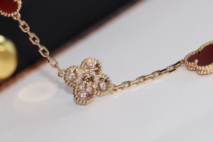 Buy replica Van Cleef & Arpels Carnelian Five Clover Bracelet 5 Motifs and replica jewelry from PICKS Jewelry