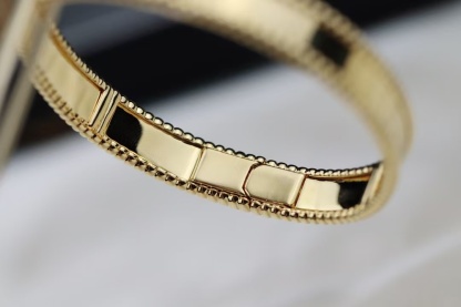 Buy replica Van Cleef & Arpels Perlée Signature Bracelet - Medium Bangle and replica jewelry from PICKS Jewelry