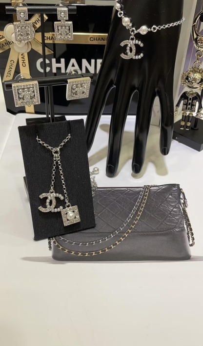 Buy replica Chanel Two Pendants Drop Y Necklace and replica jewelry from PICKS Jewelry