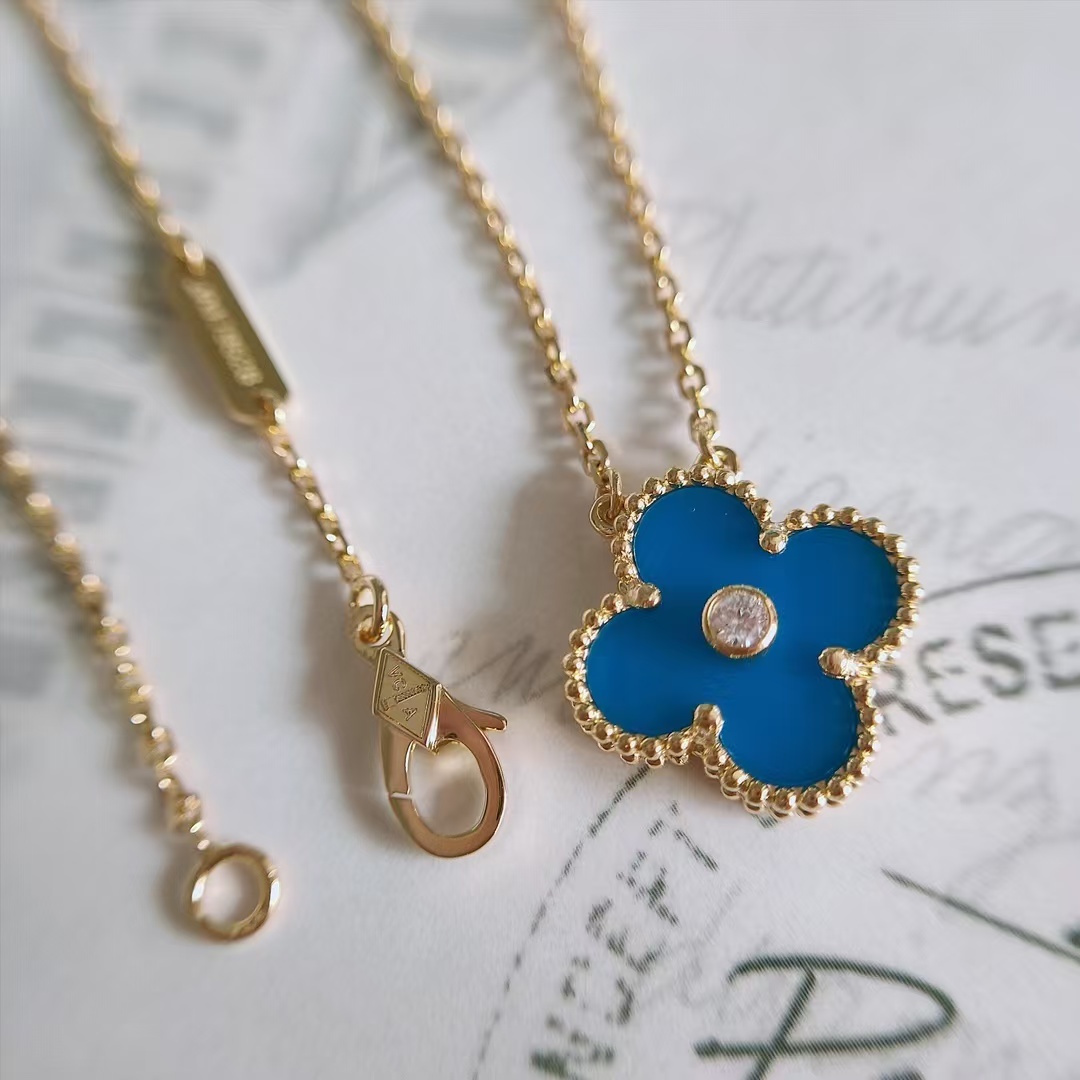 Buy replica Van Cleef & Arpels Magic Alhambra Pendant Necklace and replica jewelry from PICKS Jewelry