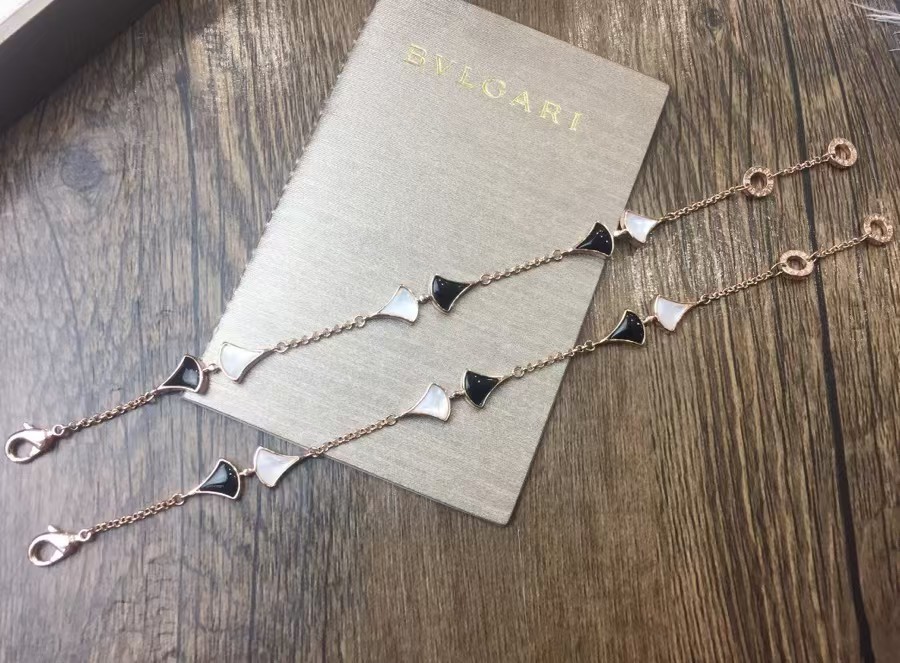 Buy replica Bvlgari Divas’ Dream Bracelet and replica jewelry from PICKS Jewelry