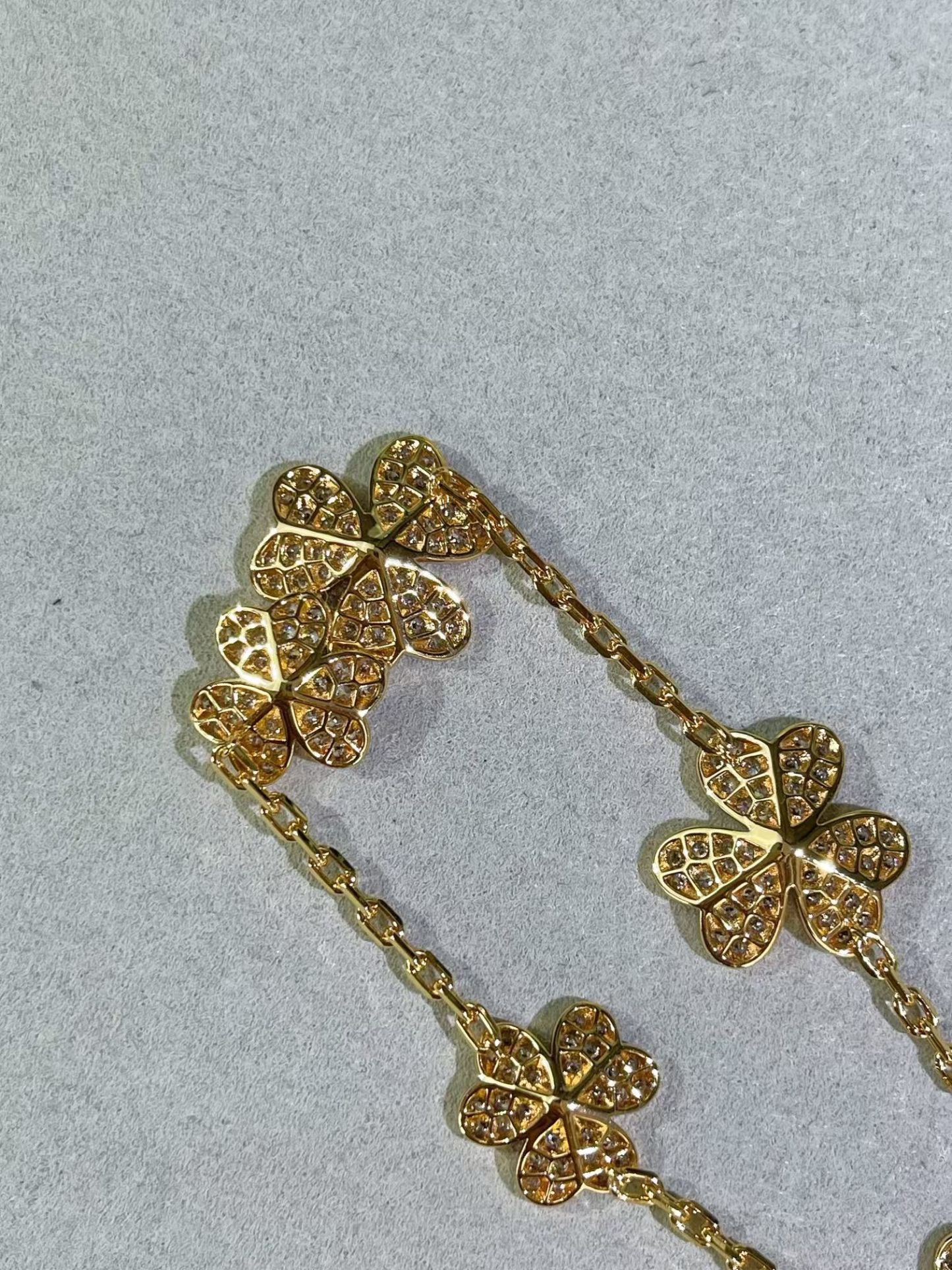 Buy replica Van Cleef & Arpels Frivole Bracelet 5 Flowers and replica jewelry from PICKS Jewelry