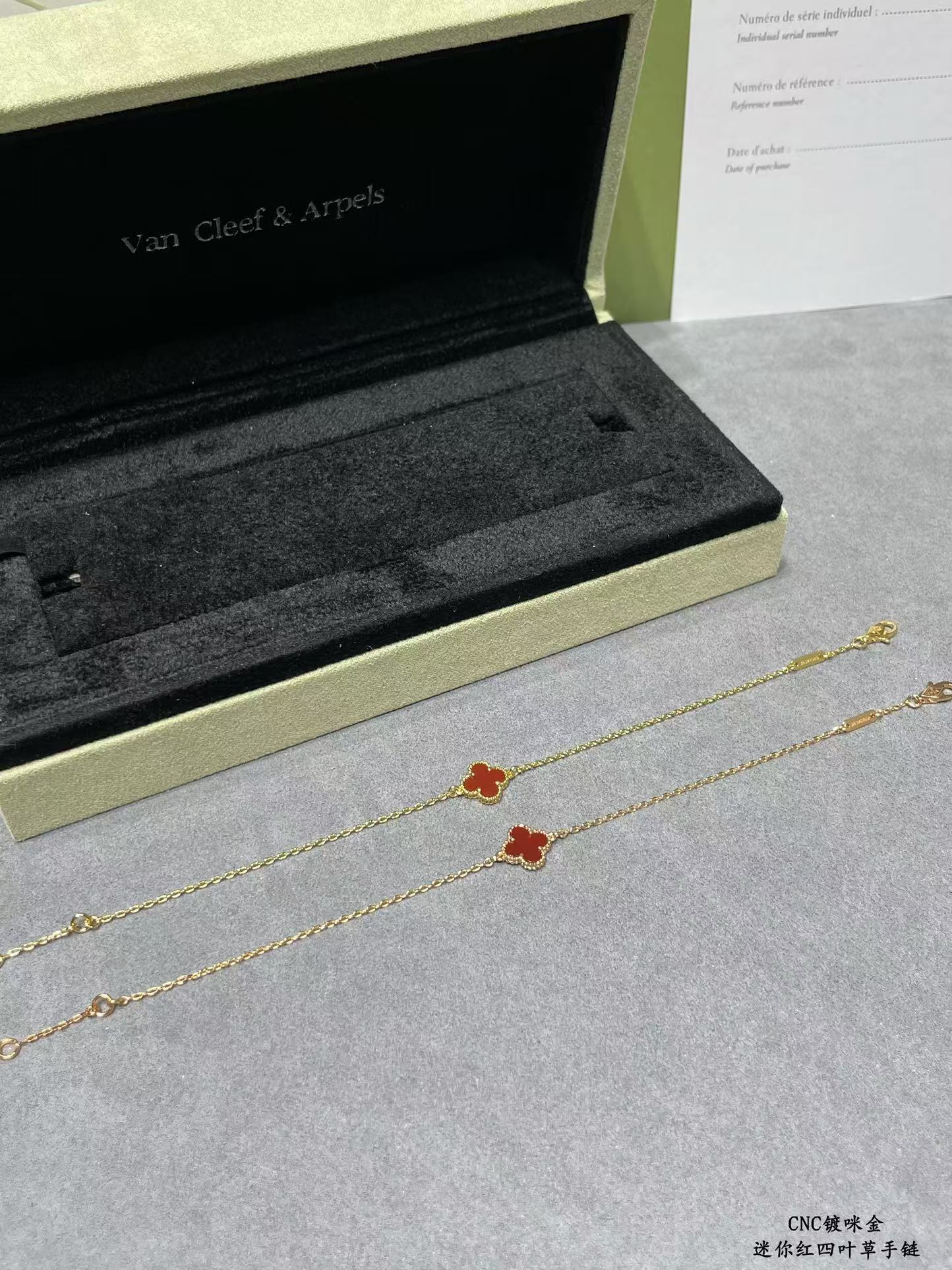 Buy replica Van Cleef & Arpels Red Agate Single Clover Bracelet and replica jewelry from PICKS Jewelry