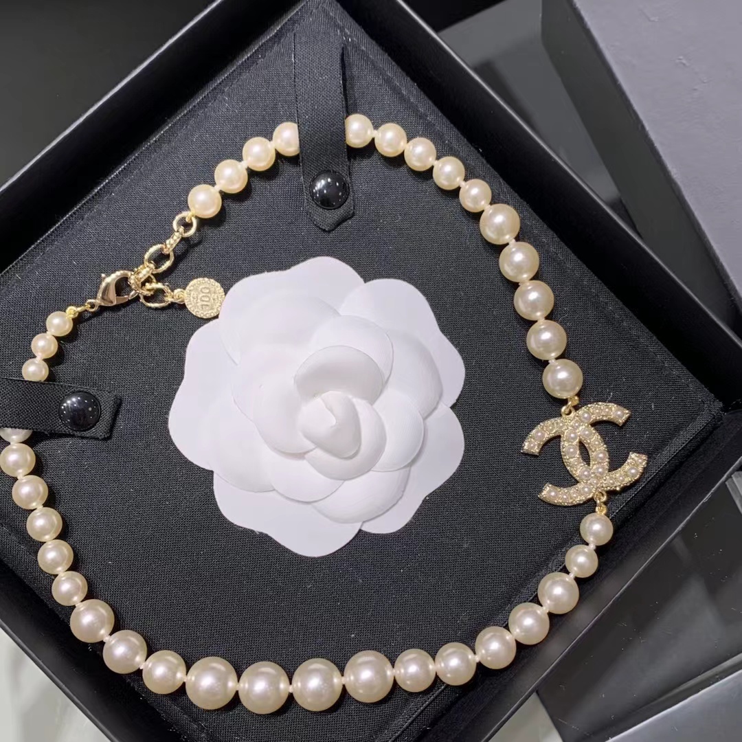 Buy replica Chanel Vibe Gradient Pearl Necklace and replica jewelry from PICKS Jewelry
