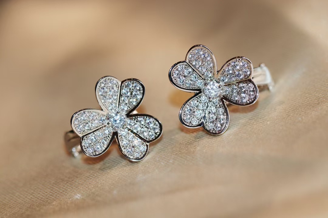 Buy replica Van Cleef & Arpels Frivole Earrings - Small and replica jewelry from PICKS Jewelry