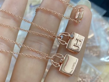 Buy replica Hermes Plain Surface Bag Pendant Necklace and replica jewelry from PICKS Jewelry