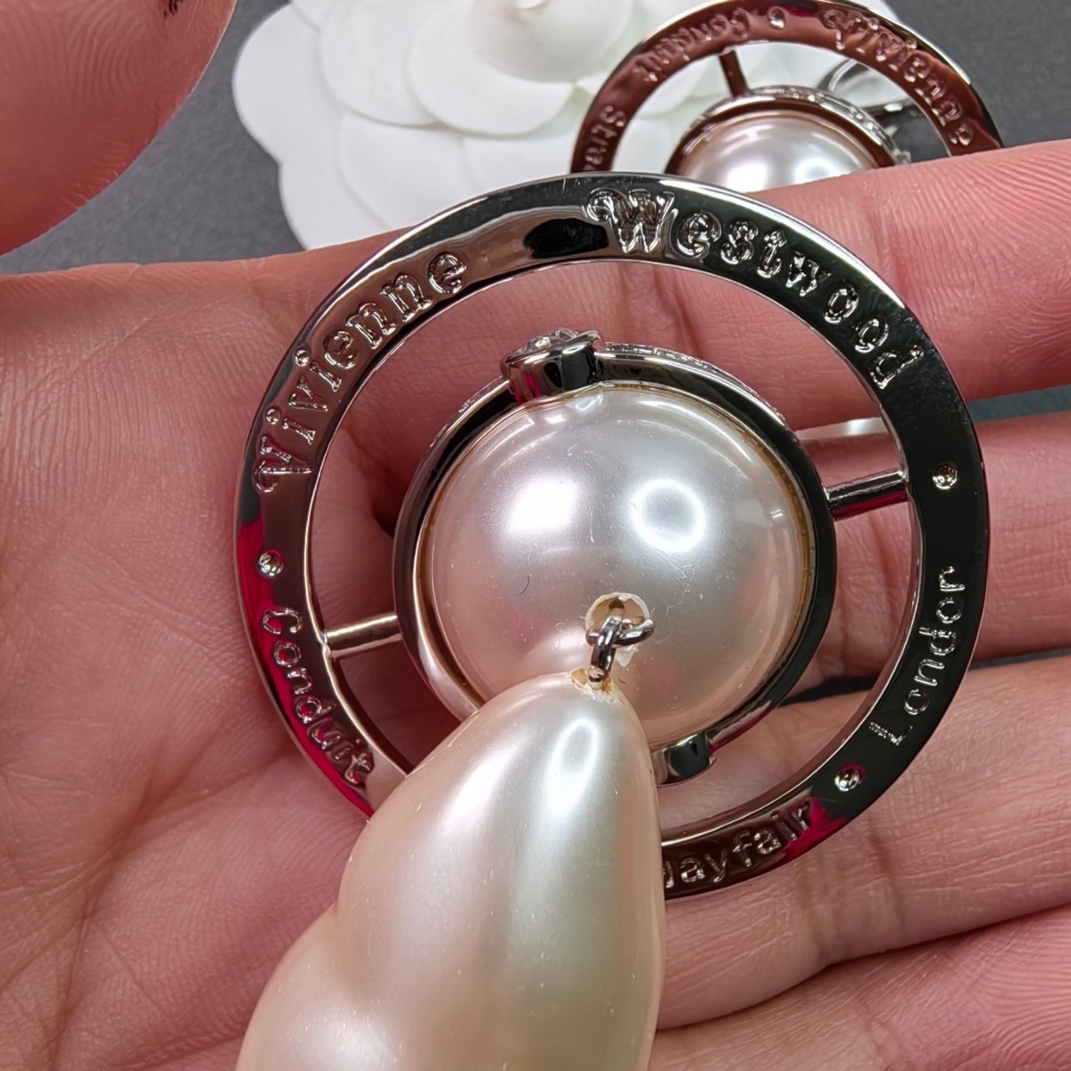 Buy replica Vivienne Westwood Exaggerated Large Baroque Pearl Earrings and replica jewelry from PICKS Jewelry