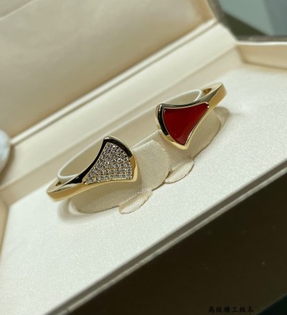 Buy replica Bvlgari Divas’ Dream Bracelet and replica jewelry from PICKS Jewelry