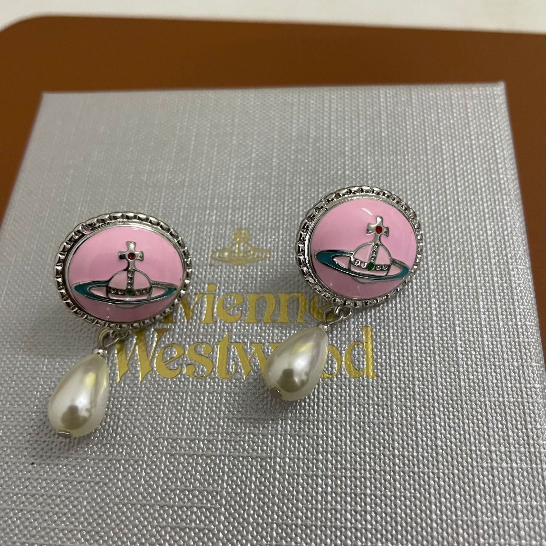 Buy replica Vivienne Westwood Enamel Saturn Waterdrop Pearl Earrings and replica jewelry from PICKS Jewelry