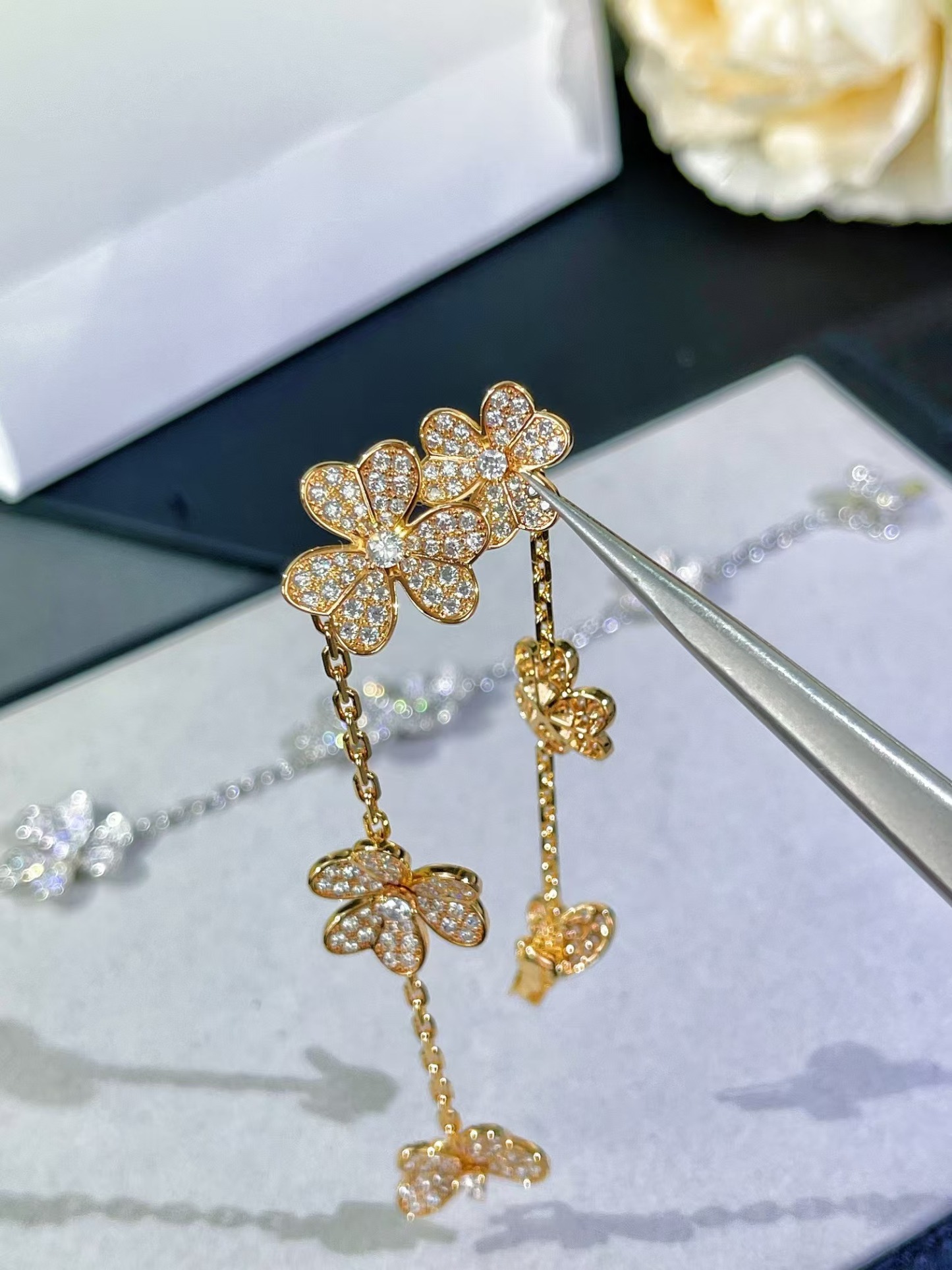 Buy replica Van Cleef & Arpels Frivole Bracelet 5 Flowers and replica jewelry from PICKS Jewelry