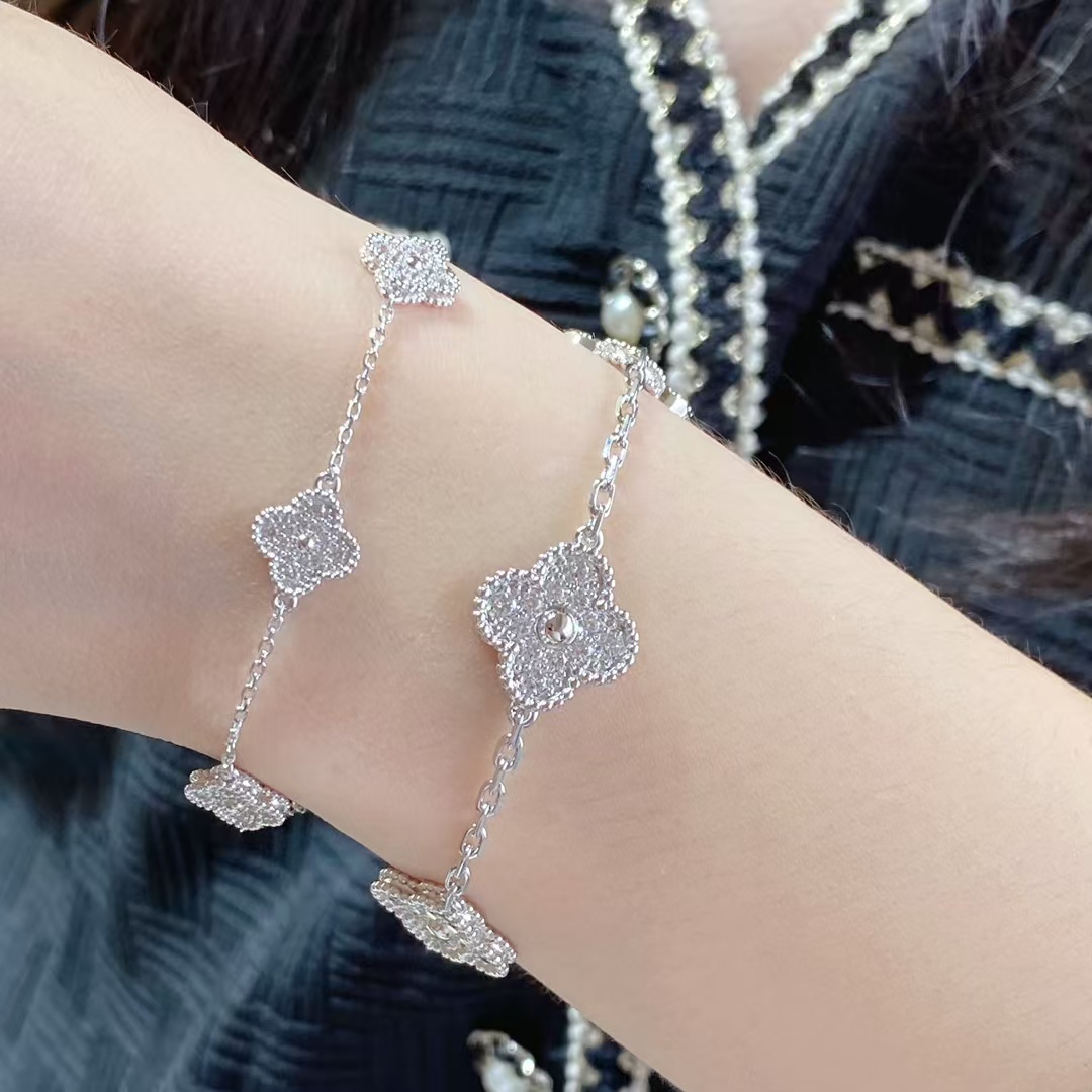 Buy replica Van Cleef & Arpels Full Diamond Six Clover Bracelet 0.9mm and replica jewelry from PICKS Jewelry