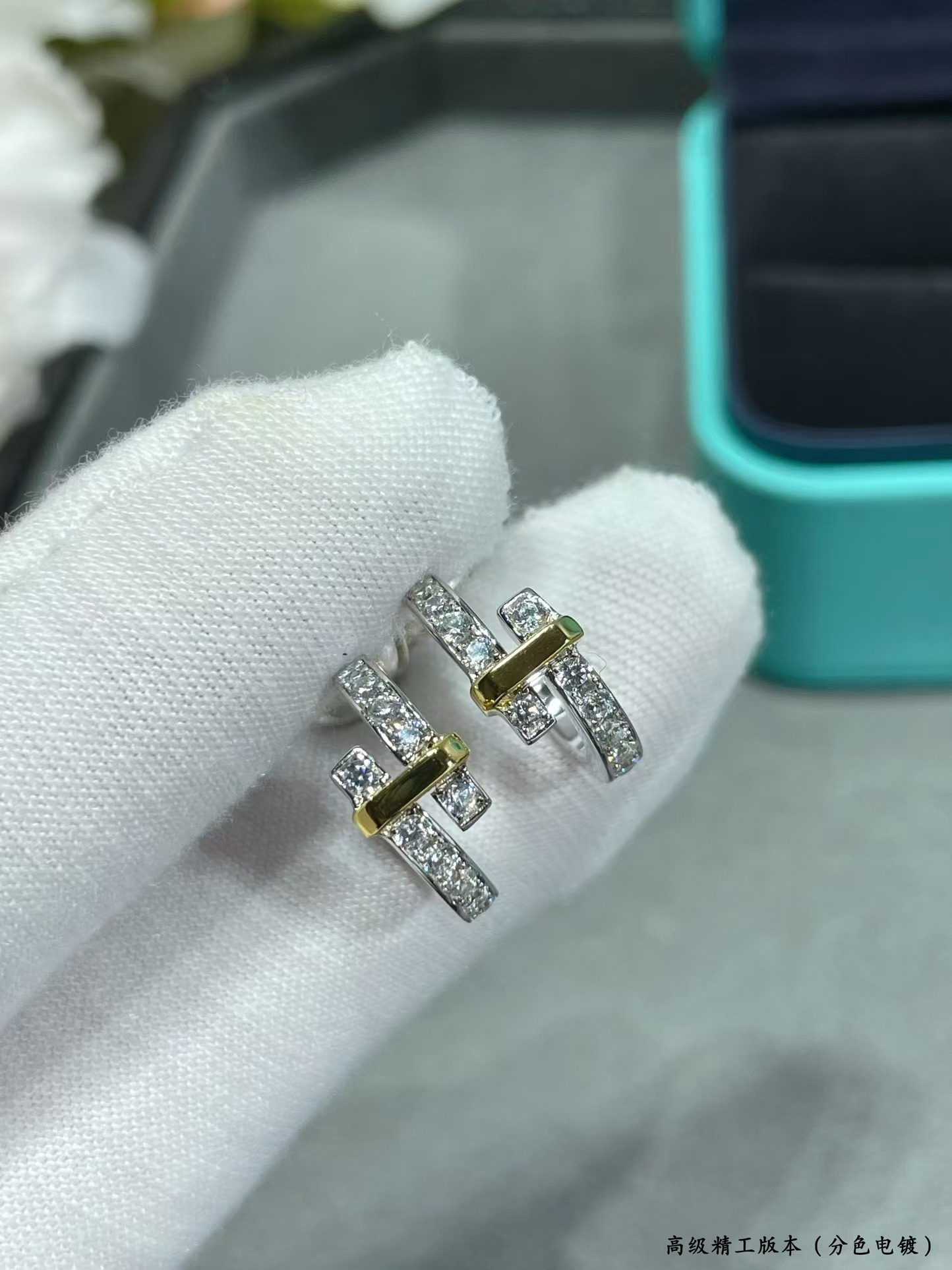 Buy replica Tiffany Edge Hoop Earrings and replica jewelry from PICKS Jewelry