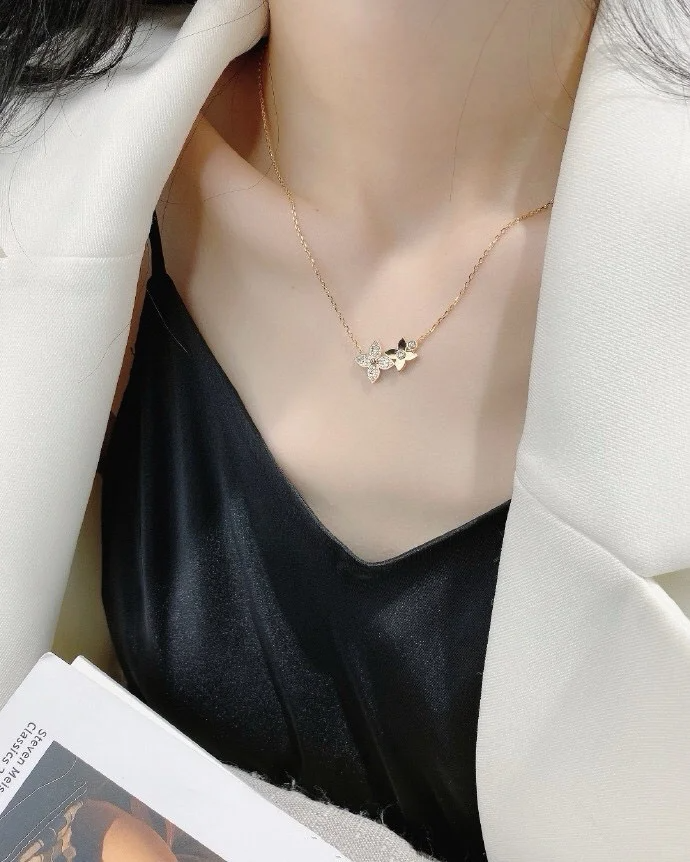Buy replica Louis Vuitton Idylle Blossom Pendant Necklace-Two Flowers and replica jewelry from PICKS Jewelry