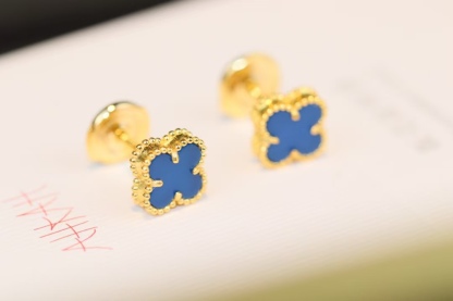 Buy replica Van Cleef & Arpels Earstuds Earring - Mini and replica jewelry from PICKS Jewelry