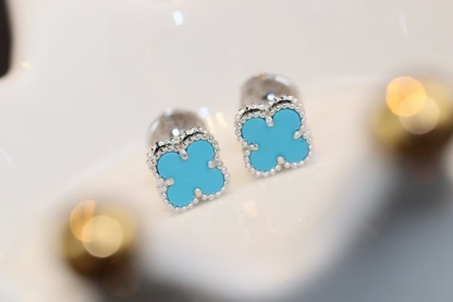 Buy replica Van Cleef & Arpels Sweet Alhambra Earstuds Earring - Mini and replica jewelry from PICKS Jewelry