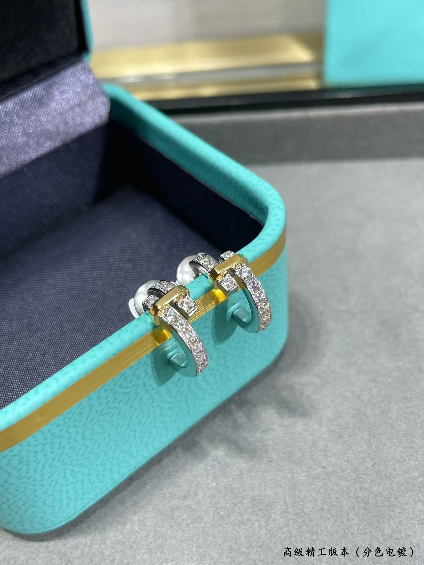 Buy replica Tiffany Edge Hoop Earrings and replica jewelry from PICKS Jewelry