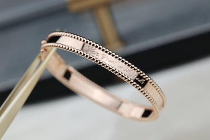 Buy replica Van Cleef & Arpels Perlée Signature Bracelet - Medium Bangle and replica jewelry from PICKS Jewelry